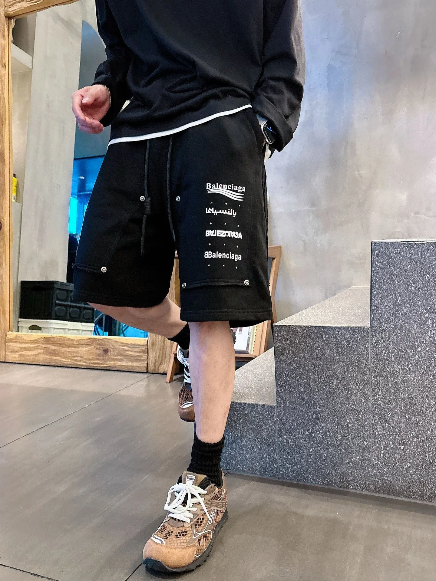 Balenciaga's three-standard complete 2026 summer New Arrival men's casual shorts, advanced custom-made Breathable fabric, Breathable fabric, extremely stretchy and comfortable, impeccable details, top-grade accessories, original logo design concept, delicate and soft feel! The upper body fit is awesome! Size: M-XXXL Please state your height and weight when ordering